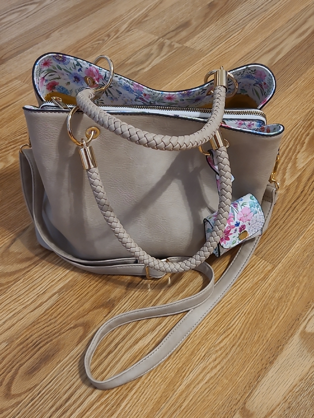 DS Handbags PU Leather Satchel With Airpod Case.